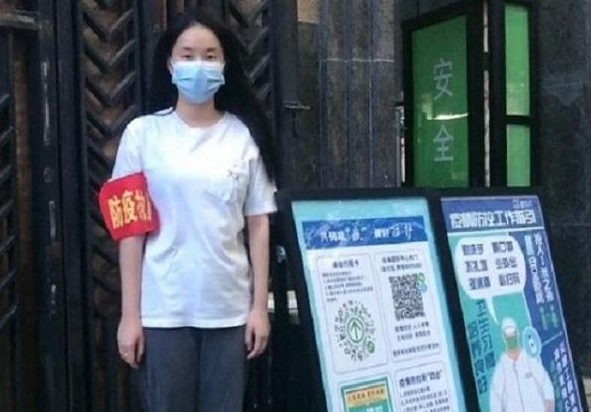 武汉高校一班级十名大学生投身抗疫志愿服务一线