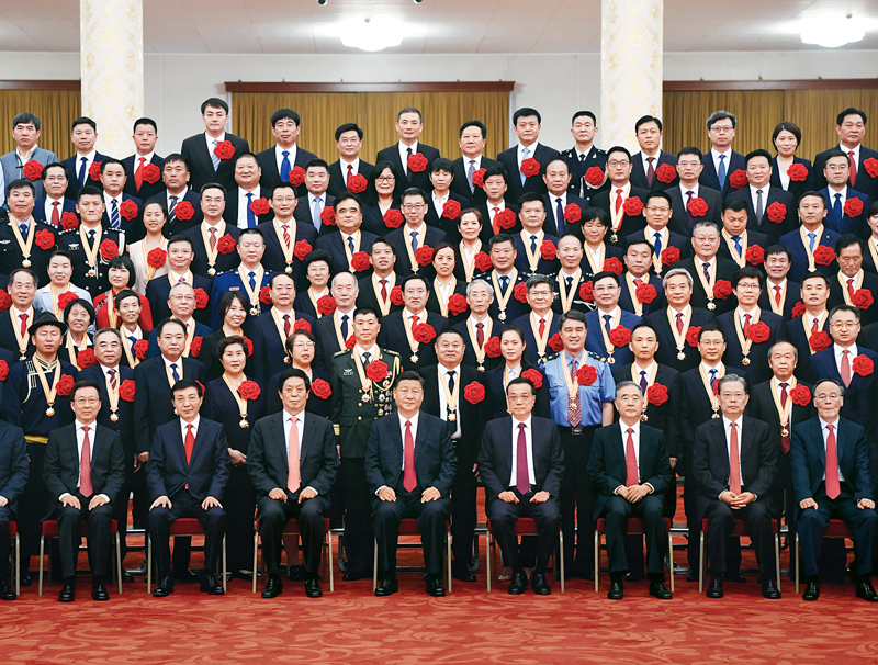 毫不动摇坚持和加强党的全面领导(图2) 毫不动摇坚持和加强党的全面领导(图2)