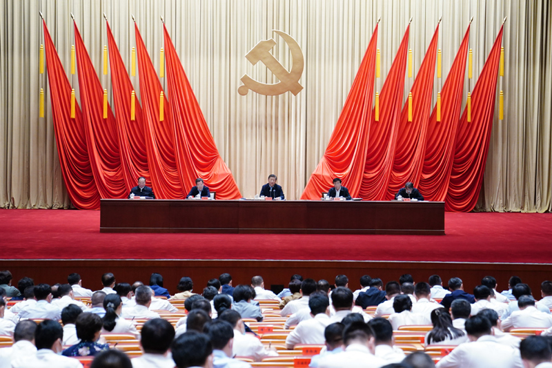 习近平:信念坚定对党忠诚实事求是担当作为 努力成为可堪大用能担重任的栋梁之才(图2) 9月1日,2021年秋季学期中央党校(国家行政学院)中青年干部培训班在中央党校开班。中共中央总书记、国家主席、中央军委主席习近平在开班式上发表重要讲话。新华社记者 翟健岚 摄